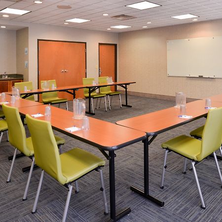Holiday Inn Express Mineral Wells By Ihg Parkersburg Buitenkant foto