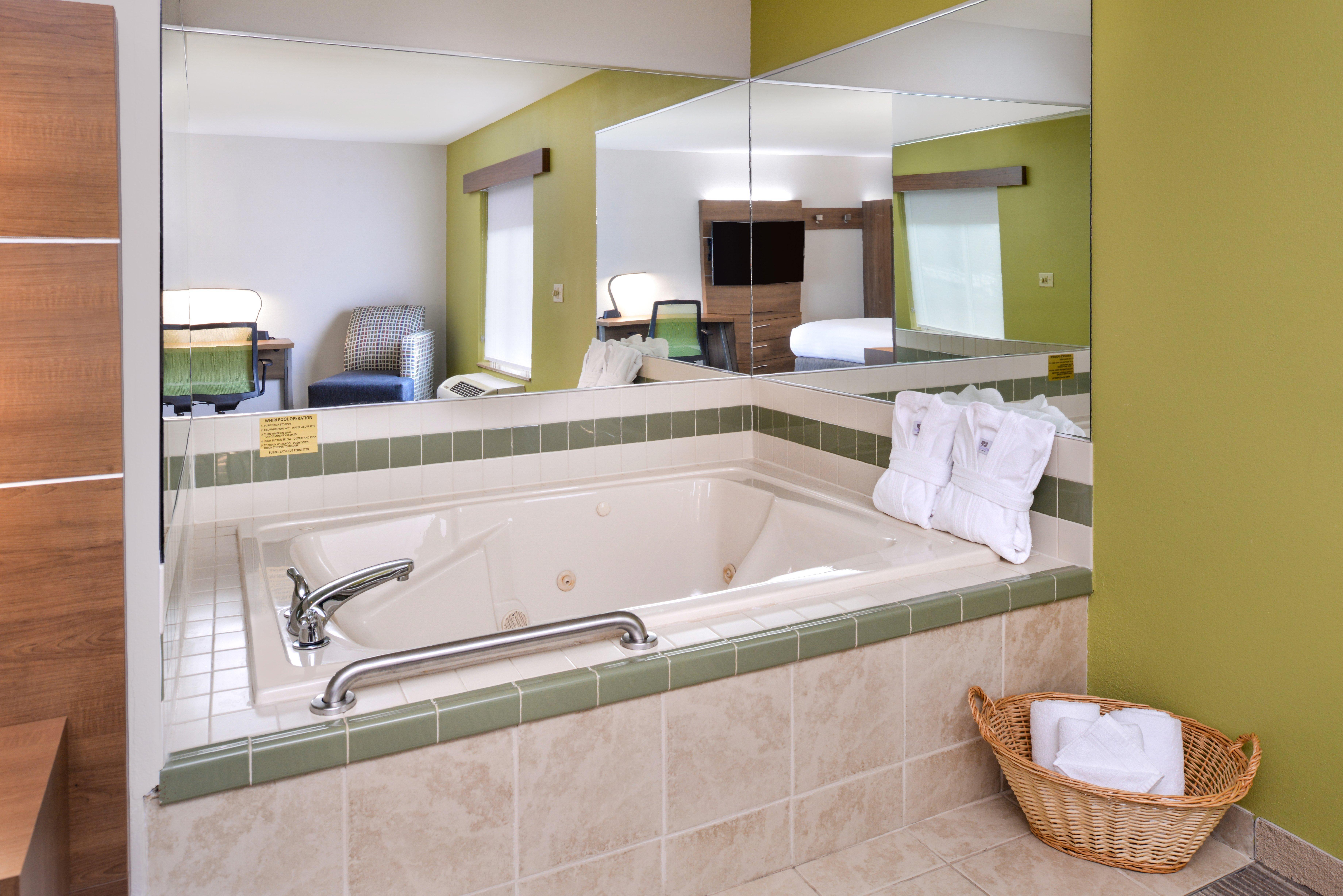 Holiday Inn Express Mineral Wells By Ihg Parkersburg Buitenkant foto