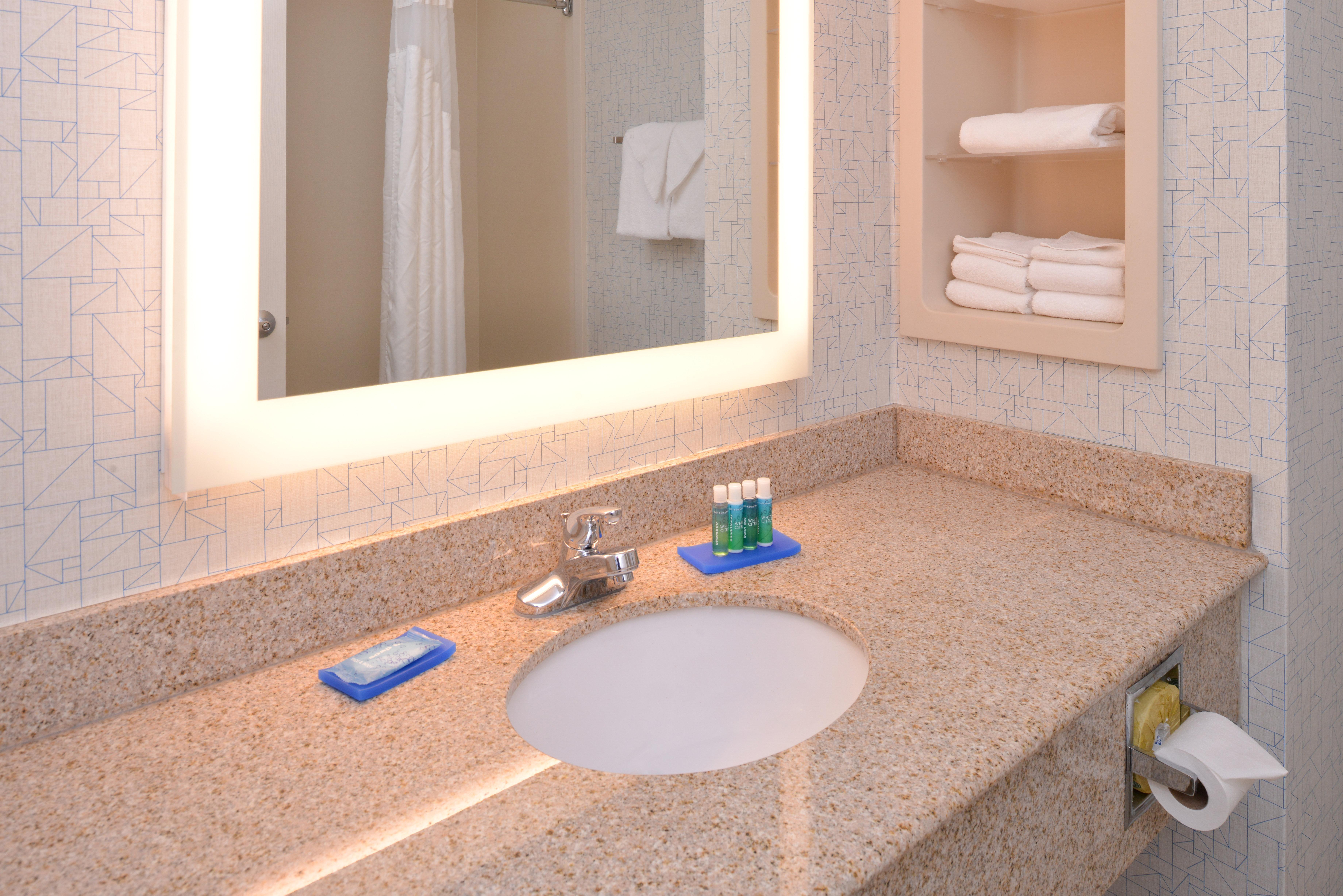 Holiday Inn Express Mineral Wells By Ihg Parkersburg Buitenkant foto