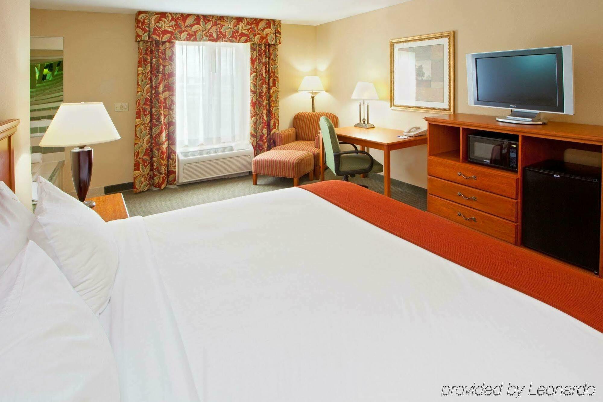 Holiday Inn Express Mineral Wells By Ihg Parkersburg Buitenkant foto
