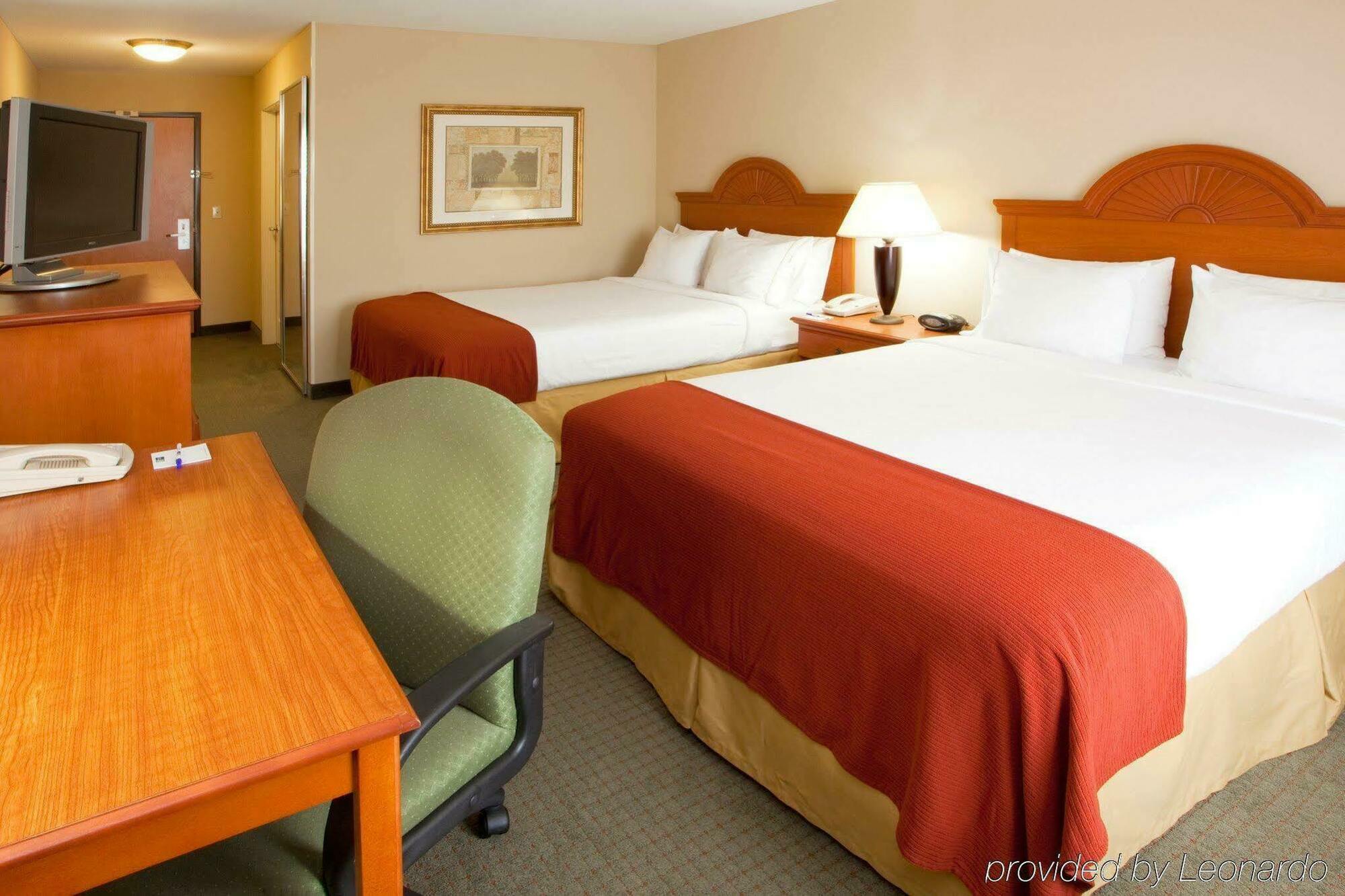 Holiday Inn Express Mineral Wells By Ihg Parkersburg Buitenkant foto