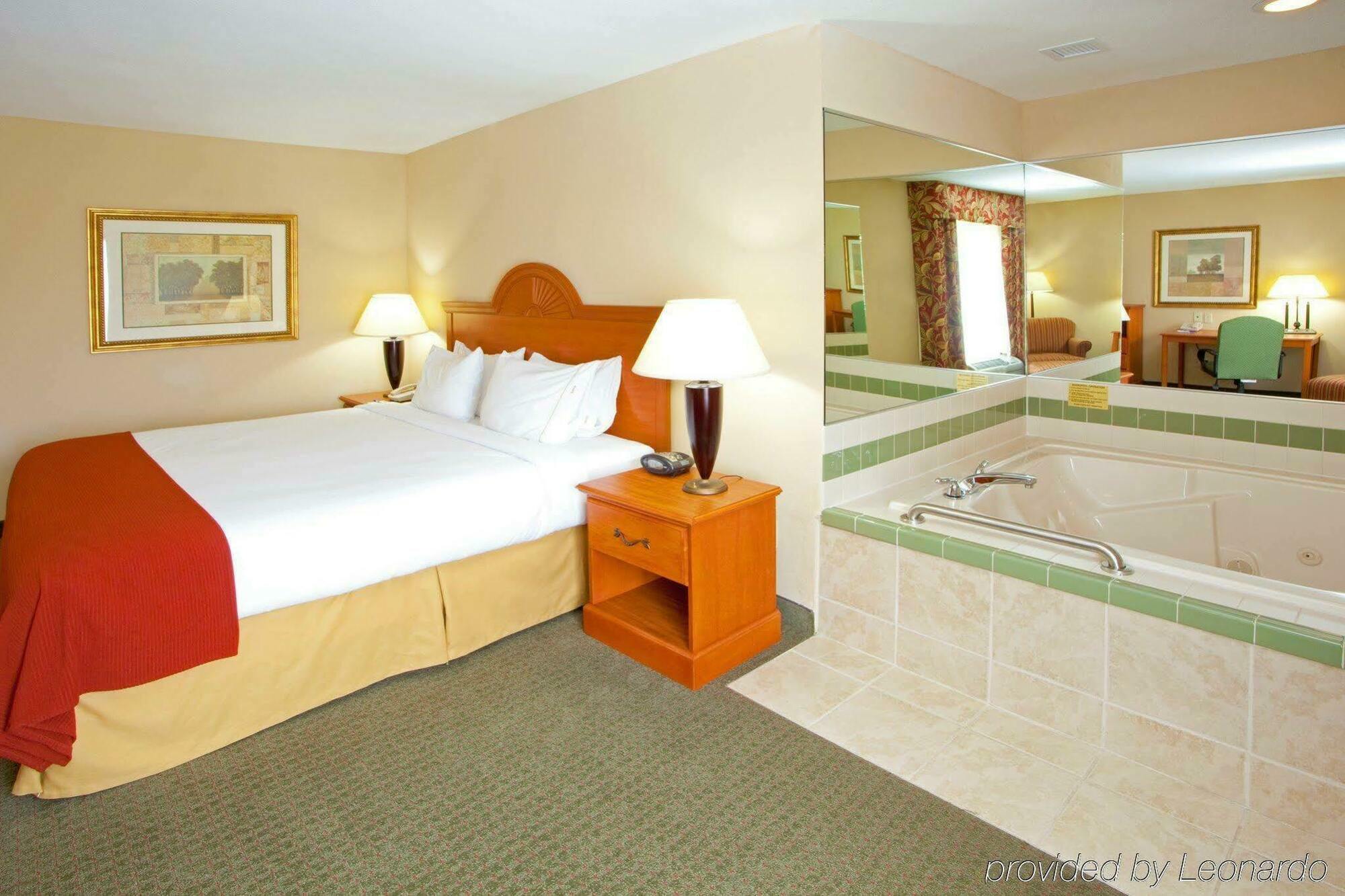 Holiday Inn Express Mineral Wells By Ihg Parkersburg Buitenkant foto
