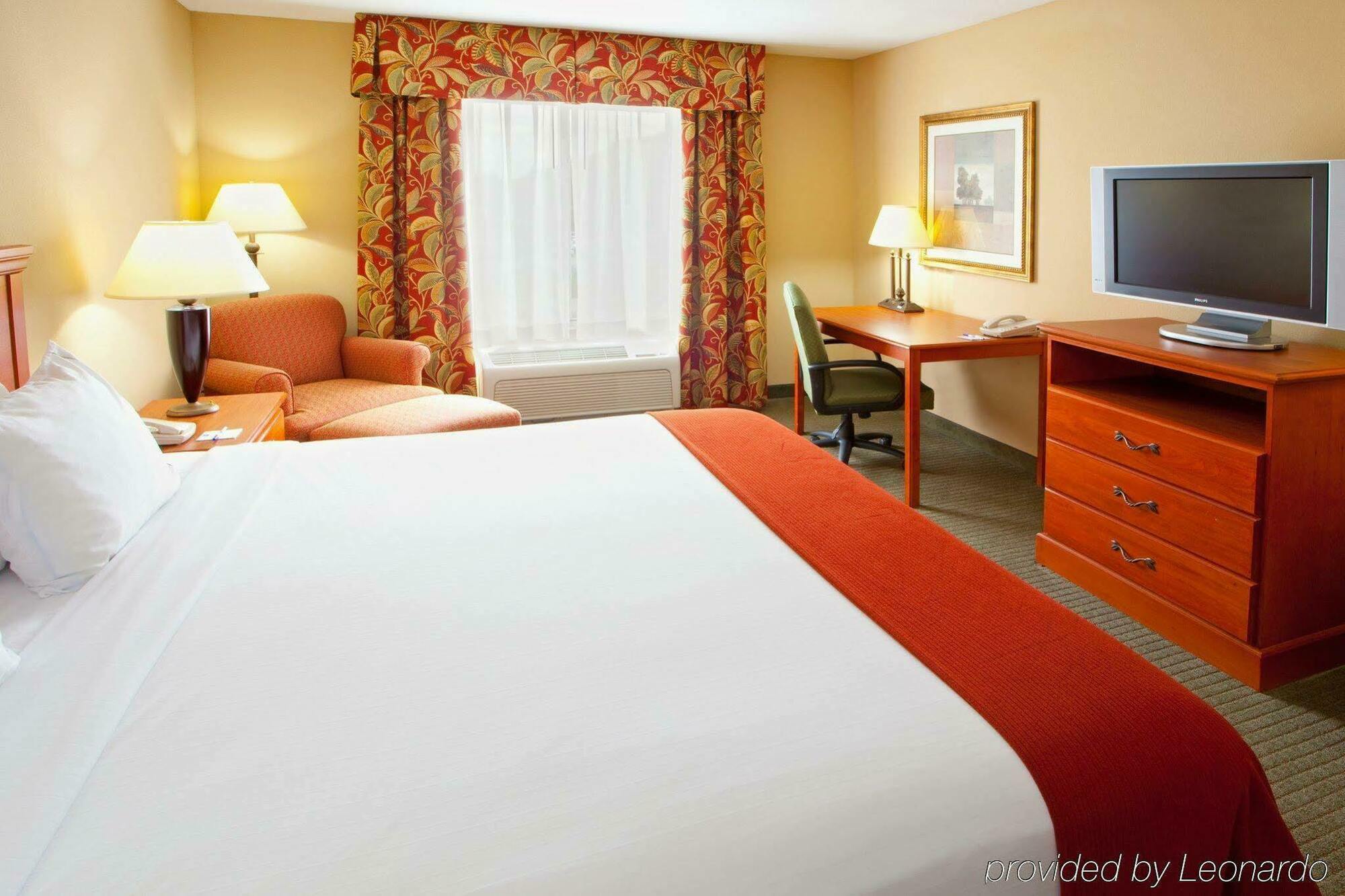 Holiday Inn Express Mineral Wells By Ihg Parkersburg Buitenkant foto